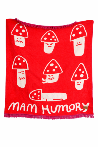 Koc z grzybkami i napisem.png